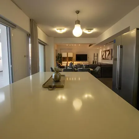 Floor Gem: 3br, Huge Veranda * نيقوسيا