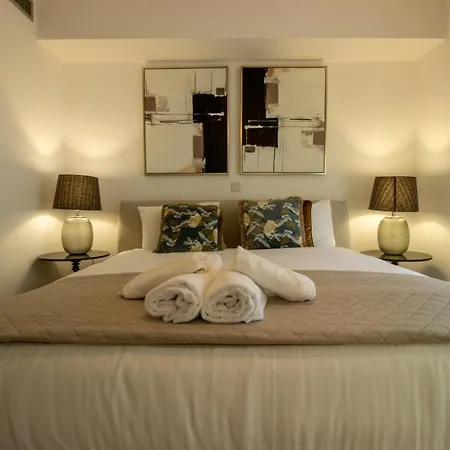 Floor Gem: 3br, Huge Veranda شقة