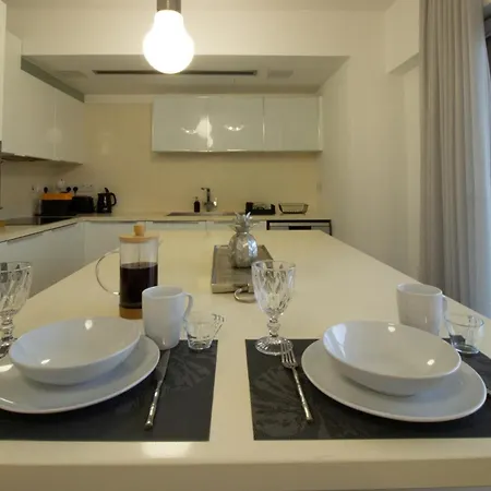 Floor Gem: 3br, Huge Veranda شقة *