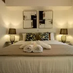 Floor Gem: 3br, Huge Veranda Apartament