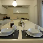 Floor Gem: 3br, Huge Veranda Apartament *