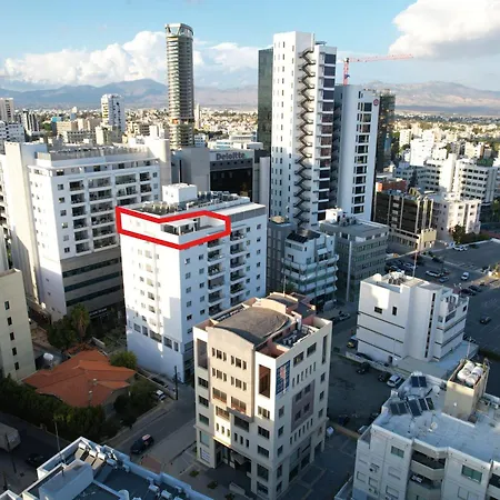 Floor Gem: 3br, Huge Veranda Apartament