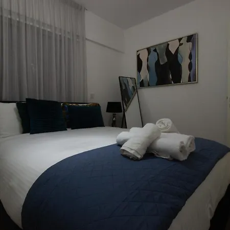 Floor Gem: 3br, Huge Veranda Apartament Nikozja