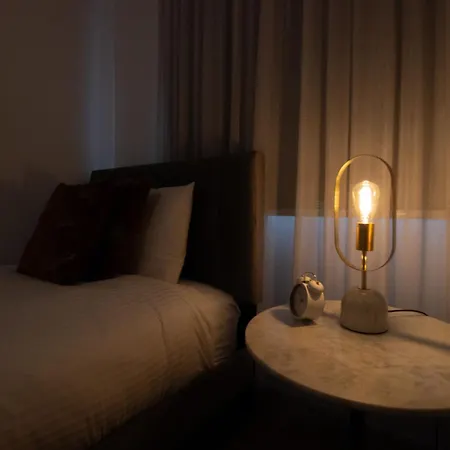 Floor Gem: 3br, Huge Veranda *