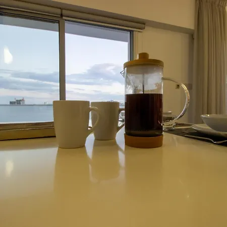 Floor Gem: 3br, Huge Veranda Apartment *