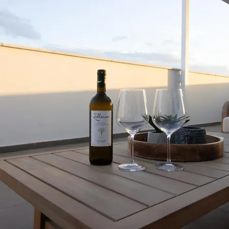 Floor Gem: 3br, Huge Veranda * Nicosia