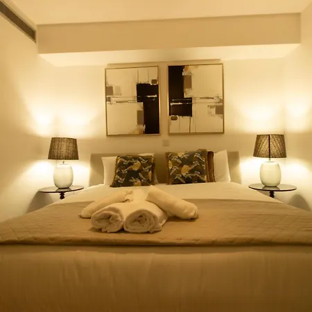 Floor Gem: 3br, Huge Veranda Apartment