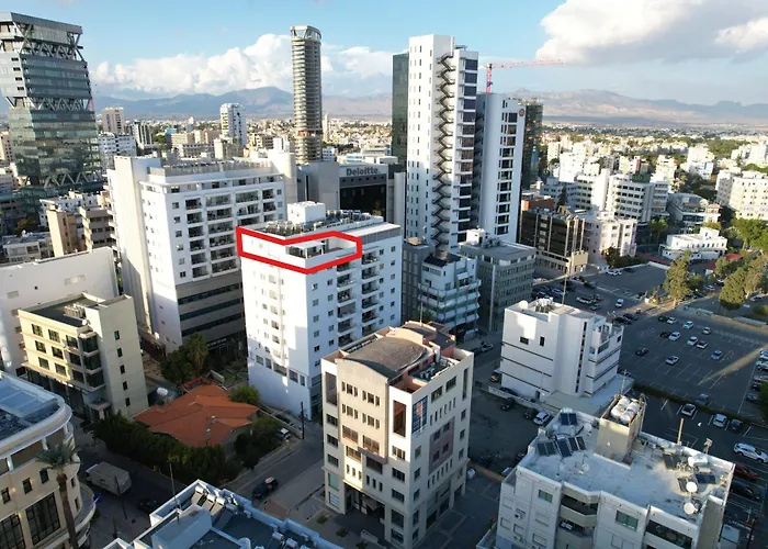 Floor Gem: 3br, Huge Veranda Apartment