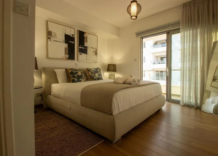 Floor Gem: 3br, Huge Veranda * Nicosia
