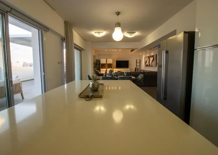 Floor Gem: 3br, Huge Veranda * Nicosia