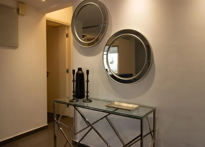 Apartment Floor Gem: 3br, Huge Veranda