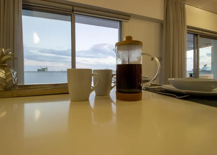 Floor Gem: 3br, Huge Veranda Apartment *