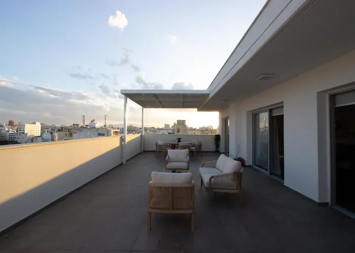 Floor Gem: 3br, Huge Veranda Apartment