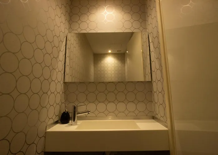 Apartment Floor Gem: 3br, Huge Veranda