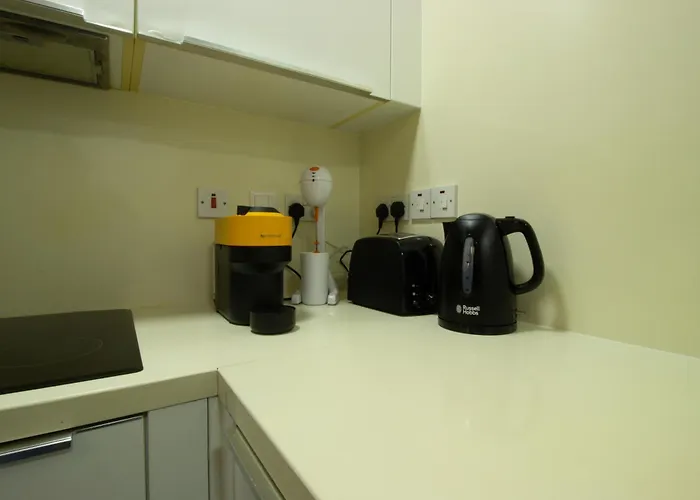 Apartment Floor Gem: 3br, Huge Veranda *