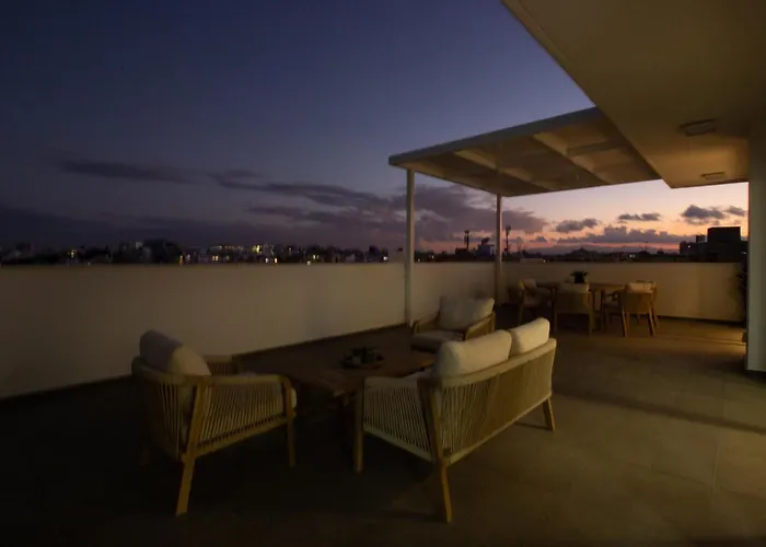 Apartment Floor Gem: 3br, Huge Veranda