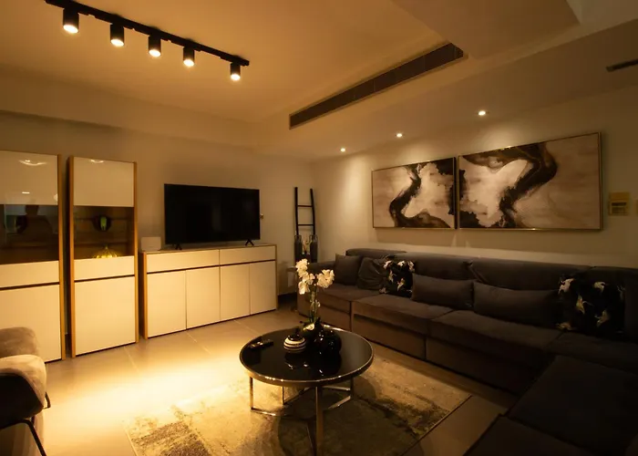 Floor Gem: 3br, Huge Veranda * Nicosia