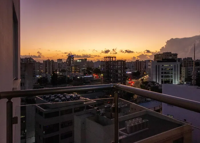 Floor Gem: 3br, Huge Veranda * Nicosia