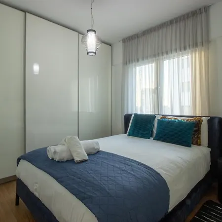 Floor Gem: 3br, Huge Veranda