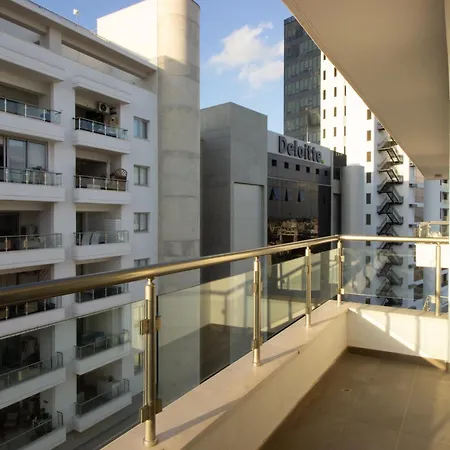 Floor Gem: 3br, Huge Veranda * Nicosia