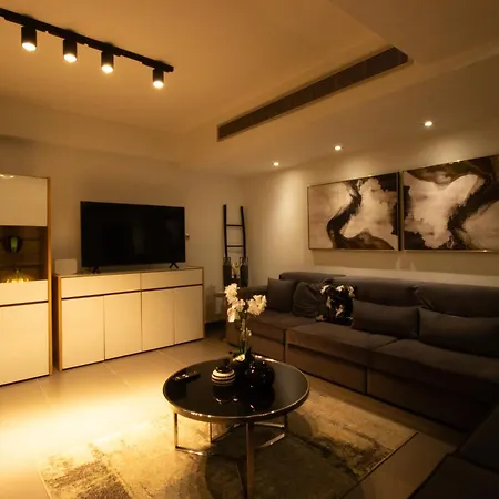 Floor Gem: 3br, Huge Veranda * Nicosia