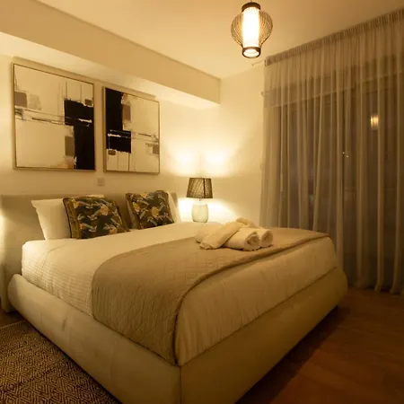 Apartment Floor Gem: 3br, Huge Veranda
